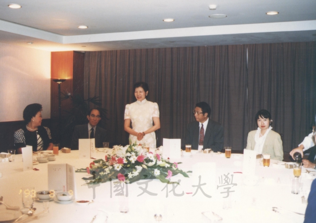 1993年8月9日日本別府大學理事長西村駿一率訪問團蒞臨本校參訪並拜會董事長張鏡湖的圖檔，第4張，共7張