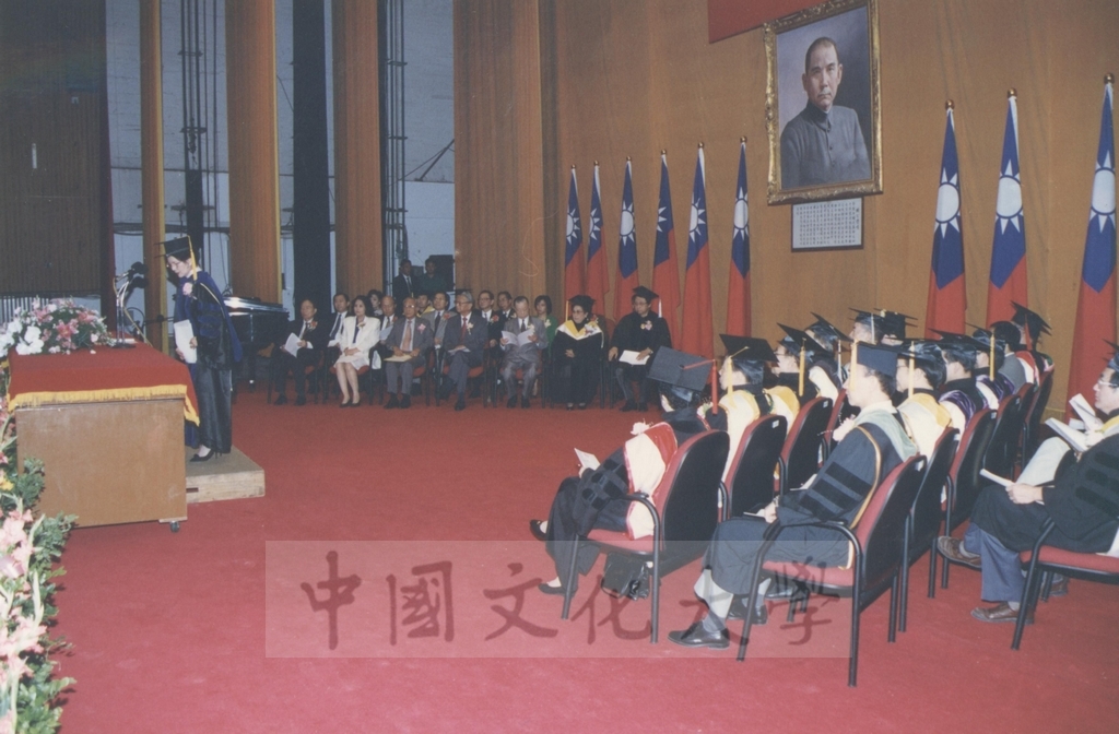 1995年4月27日菲律賓總統羅慕斯夫人亞媚麗特.馬丁妮斯女士(Amelita Marttinez Ramos)獲頒本校名譽理學博士學位頒贈典禮的圖檔，第15張，共50張