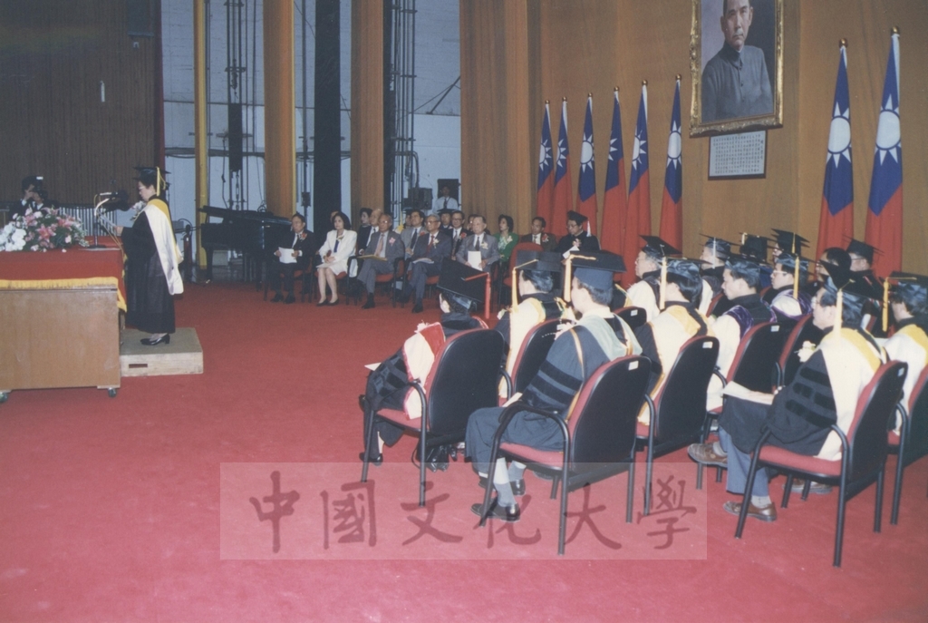 1995年4月27日菲律賓總統羅慕斯夫人亞媚麗特.馬丁妮斯女士(Amelita Marttinez Ramos)獲頒本校名譽理學博士學位頒贈典禮的圖檔，第29張，共50張