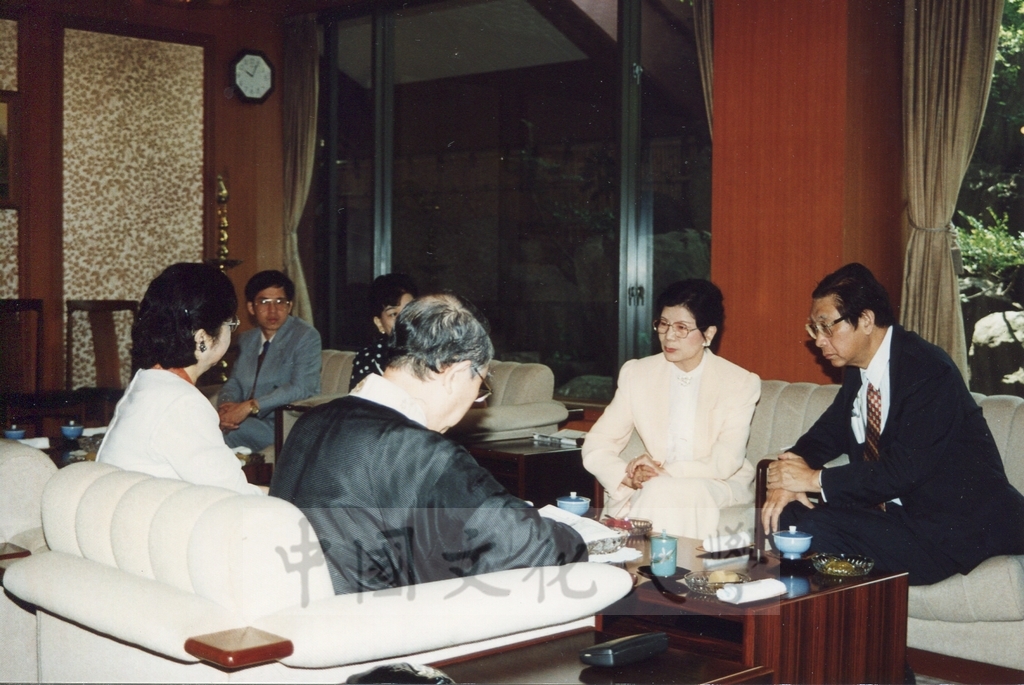 1995年7月10日董事長張鏡湖率同校長林彩梅等一行赴橫濱孝道山參訪孝道總會並拜訪統理岡野正貫伉儷的圖檔，第4張，共8張