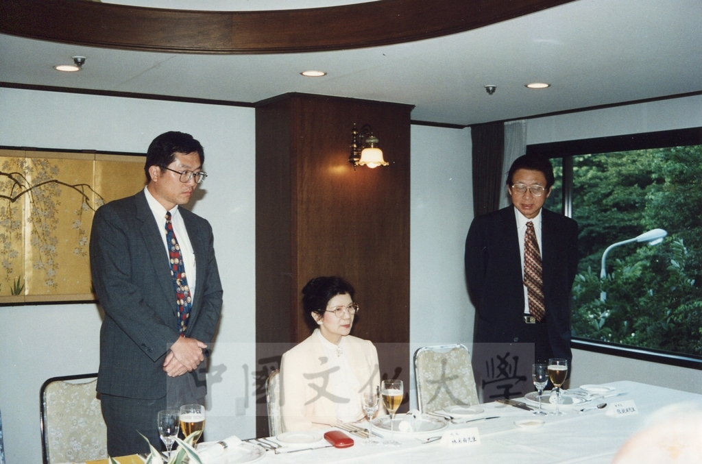 1995年7月10日董事長張鏡湖率同校長林彩梅等一行參訪二松學舍大學並拜會理事長佐佐木及校長雨海博洋的圖檔，第10張，共11張