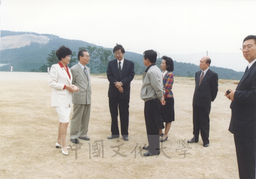 1995年9月28日至10月1日董事長張鏡湖率同董事穆閩珠、學務長陳嘉遠、韓文系副教授吳惠純出訪韓國的圖檔，第39張，共48張