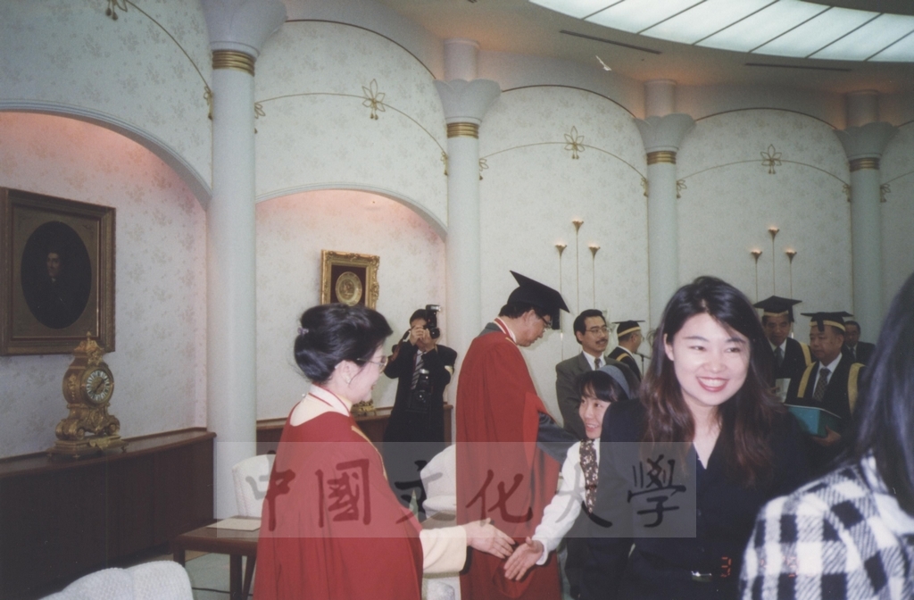 1996年4月3日創價大學於該校池田紀念講堂舉行頒贈名譽博士學位予董事長張鏡湖、最高榮譽獎予校長林彩梅典禮儀式的圖檔，第7張，共40張