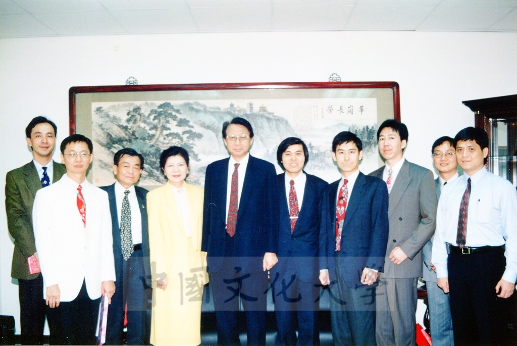 董事長張鏡湖、校長林彩梅接見蒞校參訪的貴賓的圖檔，第1張，共1張