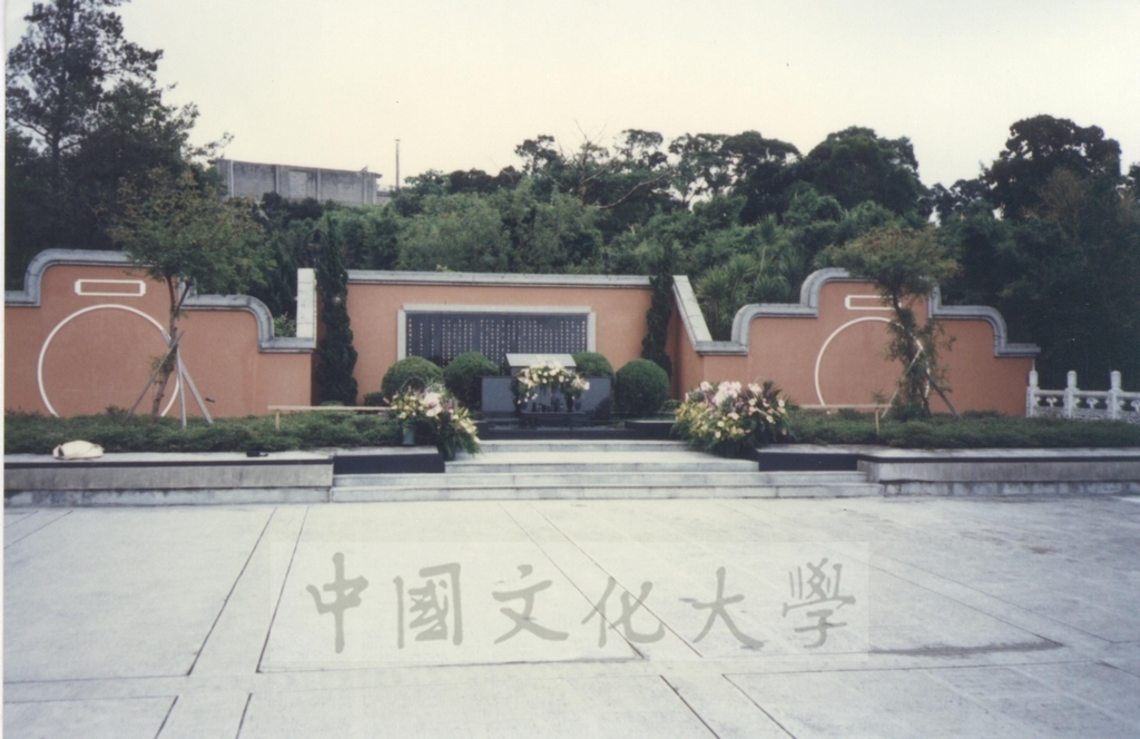 文學院院長宋晞陪同大陸學者拜會董事長張鏡湖，並至曉園向張創辦人致敬的圖檔，第7張，共11張