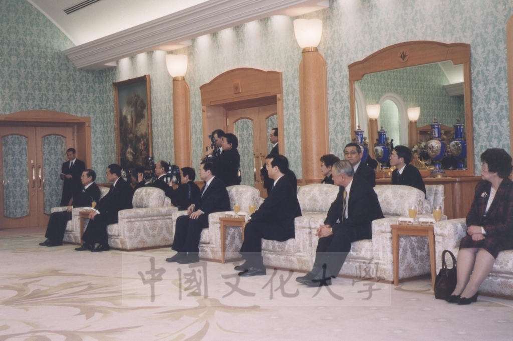 2003年3月24日董事長張鏡湖率訪問團拜會國際創價學會(SGI)會長池田大作先生並出席池田會長的歡宴的圖檔，第7張，共12張