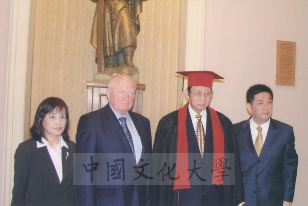 2007年9月14日董事長張鏡湖獲頒烏克蘭國立基輔大學名譽博士學位頒贈典禮的圖檔，第2張，共11張