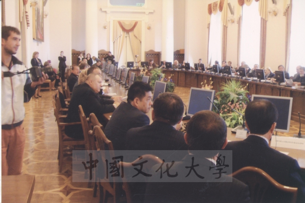 2007年9月14日董事長張鏡湖獲頒烏克蘭國立基輔大學名譽博士學位頒贈典禮的圖檔，第4張，共11張