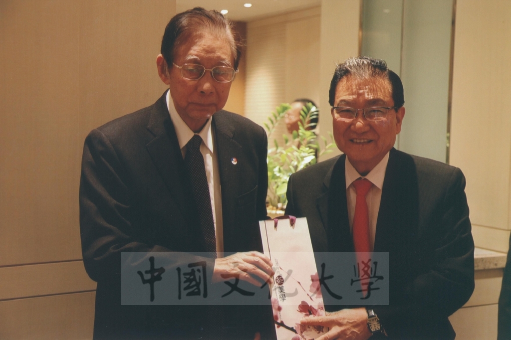 2013年2月25日董事長張鏡湖率本校代表團前往韓國出席南韓新總統朴槿惠的就職典禮的圖檔，第11張，共29張