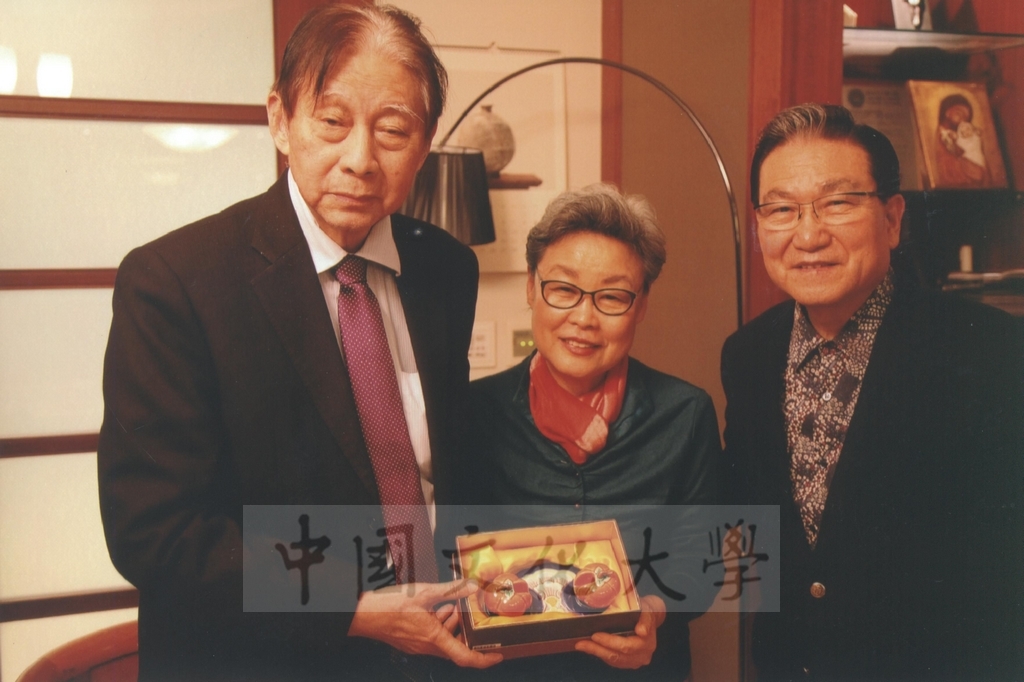 2013年2月25日董事長張鏡湖率本校代表團前往韓國出席南韓新總統朴槿惠的就職典禮的圖檔，第18張，共29張