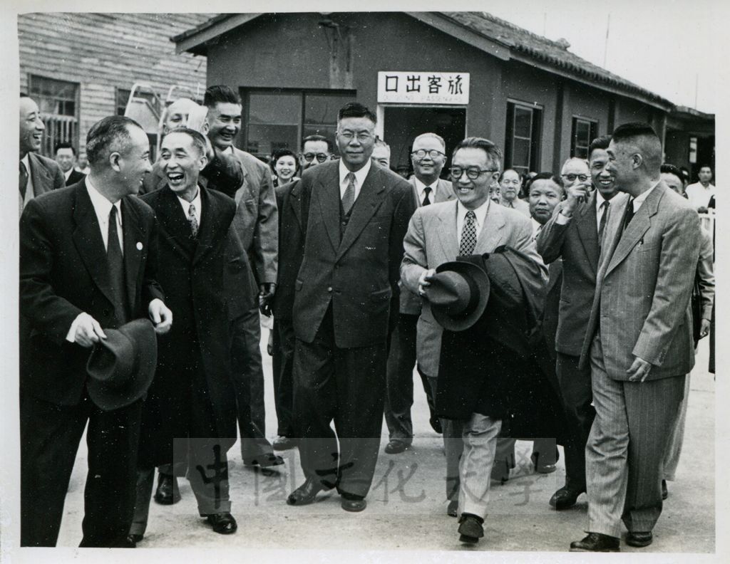 胡適赴美，張其昀以中國國民黨秘書長身份送行。的圖檔，第1張，共1張