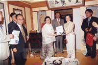 2002年6月15董事長張鏡湖率同校長林彩梅、總務長唐彥博、韓文系教授林明德拜會湖南大學董事長朴基仁伉儷的圖片
