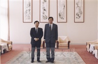 2002年6月21日董事長張鏡湖與法學院教授李復甸合影的圖片