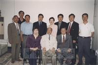 2002年6月25日董事長張鏡湖與大陸氣象、遙測專家學者合影的圖片