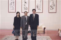 2002年7月4日新學友書局廖尉廷副總伉儷蒞臨本校拜會董事長張鏡湖的圖片