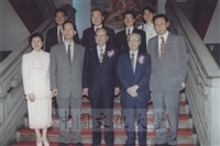 2000年9月30日前考試院院長邱創煥、前故宮博物院院長秦孝儀蒞臨「西洋名畫展」參觀預展的圖片