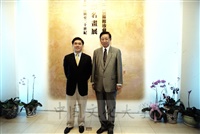 2000年11月28日新黨全委會召集人、立法委員郝龍斌蒞臨國父紀念館參觀「西洋名畫展」的圖片