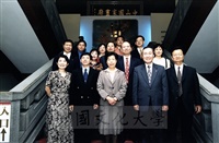 2000年10月26日內政部部長張博雅蒞臨國父紀念館參觀「西洋名畫展」的圖片
