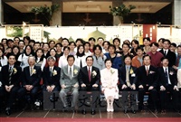2001年5月10日台北市長馬英九親臨參觀中國文化大學環設學院2001年建築暨都市設計展閉幕展的圖片