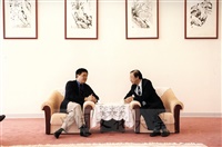 2001年6月15日環保署署長郝龍斌蒞臨本校參訪拜會董事長張鏡湖的圖片