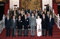 2001年11月6日「二十一世紀私立學校發展之展望—中日韓三國私立學校國際學術研討會」圓滿落幕後，中國文化大學於圓山飯店宴請所有與會貴賓的圖片