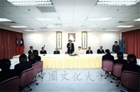 1999年12月17日姐妹校日本德山大學女子籃球隊由校長淺野一郎領軍蒞臨本校訪問的圖片