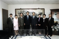 2000年1月13日日本東京富士美術館館長野口滿成蒞臨本校參訪並拜會董事長張鏡湖的圖片