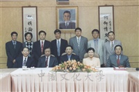 1999年3月17日大陸體育學院及體育研科單位一行八人蒞臨本校參訪並拜會董事長張鏡湖的圖片
