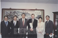 1997年4月8日德國慕尼黑大學法學院院長西瑪教授蒞臨本校參訪並由法律系師長陪同拜會董事長張鏡湖、校長林彩梅的圖片
