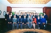 日本別府大學理事長西村駿一率訪問團蒞臨本校參訪，本校設宴款待的圖片