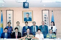 1997年5月26日外國貴賓蒞臨本校參訪並拜會董事長張鏡湖的圖片