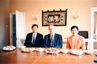 1997年5月1日董事長張鏡湖帶領校長林彩梅、學務長高輝、俄研所所長明驥及國際學術合作組組長孫德宜拜會白金漢大學的圖片