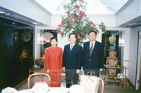 1997年5月2日董事長張鏡湖帶領校長林彩梅、學務長高輝、俄研所所長明驥及國際學術合作組組長孫德宜拜會我國駐英代表簡又新博士的圖片