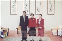 2000年12月11日韓國鮮文大學校長李京浚率領師長蒞校參訪並拜會董事長張鏡湖、校長林彩梅的圖片