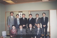 1996年4月2日董事長張鏡湖率同校長林彩梅等一行拜訪創價大學理事長岡安博司、校長小室金之助並接受晚宴款待的圖片
