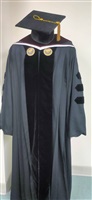 1996年4月3日董事長張鏡湖獲頒日本創價大學(Soka University)名譽博士袍服的圖片