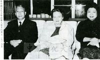 教育家葉霞瞿女士與張其昀博士合影的圖片