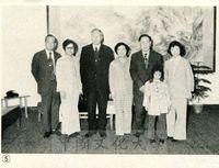 創辦人與馬思聰夫婦、高信夫婦合影的圖片