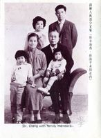 張其昀與家屬合照的圖片