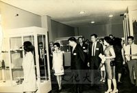故宮博物院院長蔣復璁博士邀請第一屆國際華學會議代表參觀的圖片