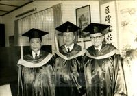 名譽哲士徐立夫、藍蔭鼎先生與創辦人合影的圖片