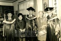徐立夫、藍蔭鼎先生及夫人與創辦人合影的圖片