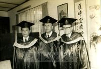 徐立夫、藍蔭鼎先生與創辦人合影的圖片