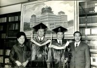 藍蔭鼎伉儷與創辦人合影的圖片