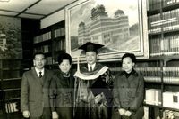 典禮會場藍蔭鼎伉儷合影的圖片