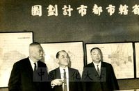 鍾皎光部長等人於中國文化學院校史館紫明堂參訪景況的圖片