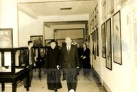 鍾皎光部長等人於中國文化學院校史館紫明堂參訪景況的圖片