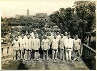 張其昀與國民黨中常委陳誠、蔣經國等人合影。的圖片