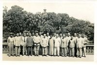 張創辦人與國民黨中常委陳誠等人合影的圖片