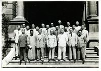 民國39年張其昀與中國國民黨中央改造委員同仁合影。的圖片
